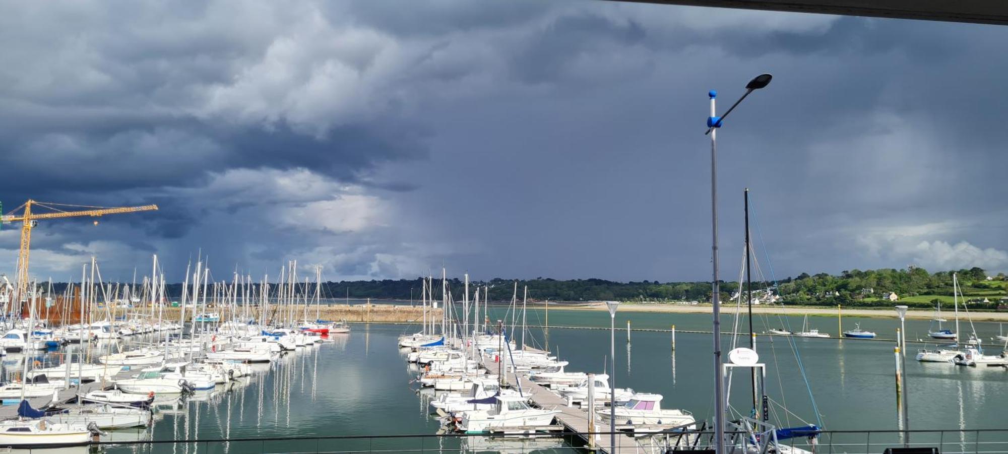 פרוס-גירק Appartement Escale Roz Pleine Vue Sur Le Port מראה חיצוני תמונה